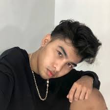 Matthew Zarate Gonzales (@matthiierrg)