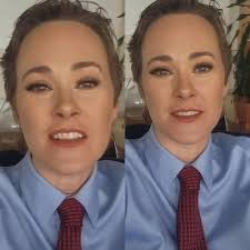 Sin duda la mejor comentarista del Mundo deportivo, sería un honor que  narrará los partidos del Cruz Azul.