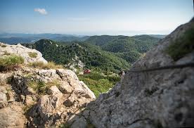 Udaljeni jedan od drugoga samo tri kilometra, kamenim licem o lice gledaju se kao planine blizanci. Nacionalni Park Risnjak Domagoj Sever