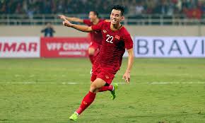 Cậu ấy tiến bộ theo thời gian, chắc chắn sau này sẽ là. Tiáº¿n Linh Khong Táº£ Ná»•i Cáº£m Xuc Khi Chá»c Thá»§ng LÆ°á»›i Uae Vnexpress