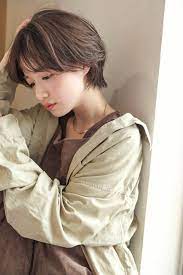 丸みシルエットで女っぽさ倍増 童顔もカバーしてくれるレイヤーショートヘア lee 韓国のショートヘア 夏 ショートヘア アジア人 ショートヘア