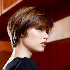 Boyish, under cut, boule ou avec. Coupe De Cheveux Comment Adopter La Coupe Boule Ultra Tendance A La Rentree Gala