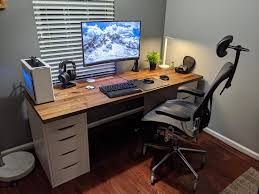 Saving Space By Slimming Style Best Home Office Desk Home Office Setup Office Setup