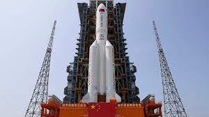 Un cohete chino que está fuera de control debe volver este fin de semana a la atmósfera terrestre, con un riesgo mínimo, aunque no nulo, de causar daños en la tierra, según china y varios expertos. Wovkohqmz8 Atm