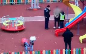 Judecatoria.deva@just.ro. listele de sedinta se pot consulta si pe pagina de sedinte din meniul principal (stanga mijloc). BÄiatul Trantit La PÄmant In Hunedoara Ar Avea O FisurÄ CranianÄ Agresorul A Fost ReÈinut Stirileprotv Ro