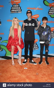 Youngest child and only daughter of musician travis barker and former miss usa shanna moakler who appeared on. Inglewood Ca 24 Marz Travis Barker Alabama Luella Barker Und Landon Asher Barker Nickelodeon Kids Choice Awards 2018 Im Forum Am 24 Marz In Inglewood Kalifornien 2018 Besucht Stockfotografie Alamy