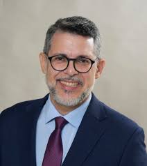 Dr. Efraín Flores-Rivera