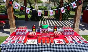 Lightning Mcqueen Race Car Party With Full Of Awesome Ideas Via Kara S Party Ideas Karaspartyideas Com Lightnin Race Car Party Cars Party Car Themed Parties