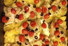 Inoltre se avete un filetto di manzo interno potete cuocerlo così com'è, oppure dividerlo in porzioni della stessa grandezza. Pesce Persico Con Patate Pomodorini E Olive Nere