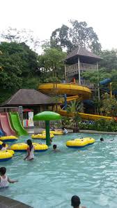 Main Air Di Waterpark Ski Katulampa Bogor