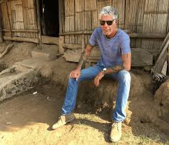 Anthony bourdain nació en nueva york el 25 de junio de 1956 y se crio en leonia, nueva jersey, siendo el mayor de dos hijos.su padre, pierre bourdain, era ejecutivo de columbia records especializado en música clásica, 5 6 mientras que su madre, gladys, era periodista del new york times. These Are The Ways That Anthony Bourdain Taught Us To Become Better Travelers