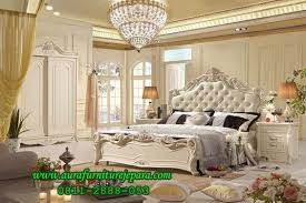 Kamar tidur berukuran kecil akan terasa sesak jika kamu menggunakan. Set Kamar Tidur Putih Ukir Aura Furniture Jepara Aura Furniture Jepara