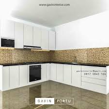 Sentuhan gaya korea bisa terlihat pada backsplash dapur dan lemari kitchen set yang didominasi warna putih, serta adanya aksen pada pintu lemari. Model Dari Lemari Dapur Di Buat Dengan Model Letter L Yang Mana Bagian Kabinet Atas Di Buat Lebih Kecil Atau Berbentuk Lette Lemari Dapur Dapur Dapur Minimalis