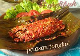 Pindang tongkol, bawang merah, bawang putih, cabe rawit, tomat, kemiri, kencur, i ruas kunyit. Resep Pelasan Tongkol Pepes Tongkol Pedas Resep Enyak