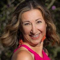 Jennifer Dickens's Instagram, Twitter & Facebook