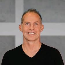 Elisa Witt's Instagram, Twitter & Facebook