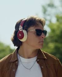 Sharp look. Sharper game. @johnmateer10 is gameday ready with @beatsbydre ,  #BoomerSooner #BeatsPartner #BeatsElite