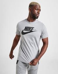 For you, an wide array of products: Nike Air Max T Shirt Herren Grau Jd Sports