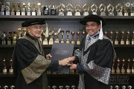 Deputy home minister datuk mohd azis jamman said another 19,388 foreigners are waiting to return home. Yb Dato Azis Jamman Receives Honorary Doctorate From Limkokwing University Limkokwing University Of Creative Technology