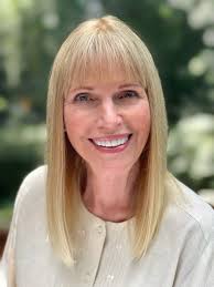 Elaine Meier's Instagram, Twitter & Facebook