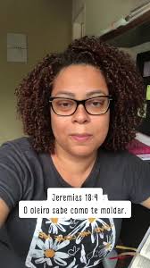 Como barro nas mãos do oleiro, assim, somos nós. #nasmaosdooleiro #vas...