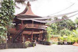I'm new to the seattle area and was absolutely thrilled to find such a fantastic studio so close to my home. Yoga Barn In Ubud More Than A Yoga Studio Bali Blog Mitzie Mee