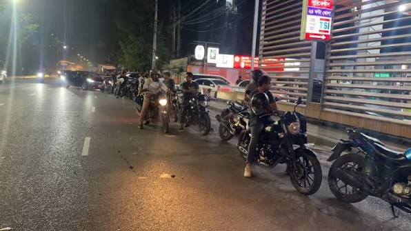 LIVE : হঠাৎ জ্বালানি তেলের দাম বৃদ্ধির ঘোষণা, পাম্পে গাড়ির দীর্ঘ সারি... | Shomoyer Alo