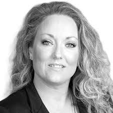 Elsa Copeland's Instagram, Twitter & Facebook