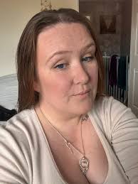 This was my makeup look last Monday when I took the kids out for the day.  Oriflame products used was the Giordani gold serum booster primer