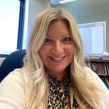 Kelly Roselle's Instagram, Twitter & Facebook