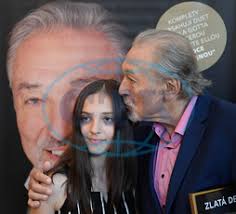 We would like to show you a description here but the site won't allow us. Fotobanka Ctk Fotosada Ve Veku 80 Let Zemrel Karel Gott