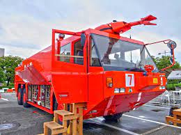 空港消防車とクマ風船 消防車 イギリス空軍 空港