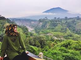 Lokasinya taman panorama lobang jepang ini tak jauh dari ikon jam gadang yang berada di pusat kota bukittinggi. 20 Tempat Wisata Di Bukittinggi Terbaru Yang Lagi Hits 2019 Explore Bukittinggi