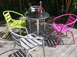 salon de jardin pas cher notre selection de meubles canons pour le jardin elle decoration meuble jardin table et chaises mobilier jardin