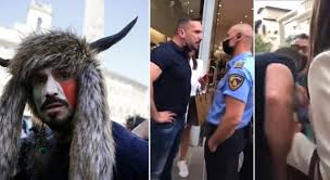 .al secolo hermes ferrari, titolare di una pizzeria di modena e protagonista negli scorsi mesi delle hermes ferrari, chi è il ristoratore 'sciamano'. Hermes Ferrari Lo Sciamano Di Io Apro Senza Mascherina Minaccia E Aggredisce Un Vigilante E Rompe Il Naso A Un Passante