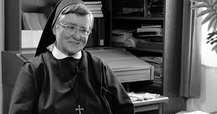 How her house was hit by a bomb on 17 april and her family lost their flat and their belongings; Elhunyt Feher Anna Nover Demokrata