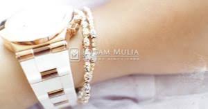 Miliki perhiasan terbaik dengan beli emas cincin, kalung & gelang emas putih model terbaru. Tips Membeli Gelang Berlian Di Toko Emas Secara Online
