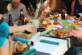 Ma conjointe a invité une de nos vieilles connaissances et son nouveau conjoint. Organiser Un Repas Pas Cher Pour Une Soiree Entre Amis Face A La Crise