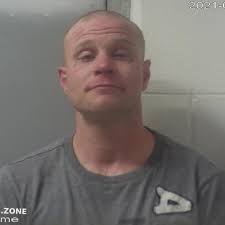 WARNING GRAPHIC CONTENT** On September 27, 2020, Jeremy Lind, 35, and his  girlfriend were kidnapped from their home in Louisville, Kentucky and  tortured. Around 1am