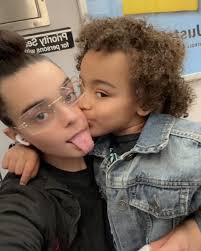 Mariah Winter's Instagram, Twitter & Facebook