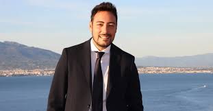 Join facebook to connect with ciro priello and others you may know. Chi E Ciro Priello Tutto Sul Membro Dei The Jackal Protagonista Di Lol Chi Ride E Fuori