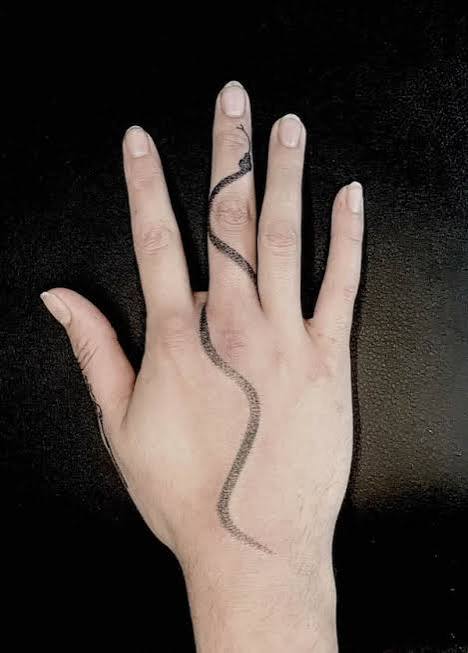 47 Gorgeous Snake Tattoos for Women with Meaning - Our Mindful Life | Simple snake hand tattoo,