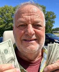 At what time do you usually watch Live TV? Morning ☀️ or Night 🌙 ?