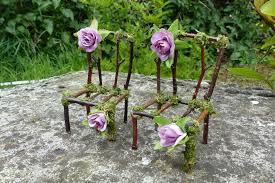 Miniatur Fee Stuhle Fee Mobel Fee Haus Miniatur Garten Etsy In 2020 Fairy Furniture Fairy Accessories Fairy Garden Designs
