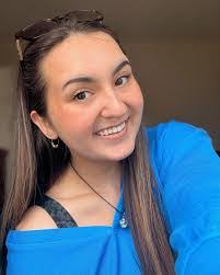 Darlene Stringer's Instagram, Twitter & Facebook