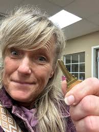 I bought a hair salon today!!! More details soon💕