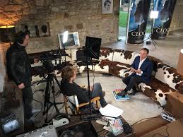 Claude françois junior et marc françois confient en 1992 à fabien lecœuvre la communication de claude françois4. Bonjour Un Message Pour Vous Annoncer Un Nouveau Tournage Tele Actuellement En Cours Au Moulin Avec En Interview Fabien Lecoeuvre Dans La Salon De La Maison Americaine Bien Evidemment Nous Ne Manquerons