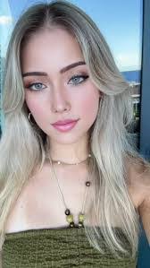 Amber Mello's Instagram, Twitter & Facebook