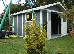 Pour toutes demandes d'abris de jardin grosfillex vu dans la video, sachez qu'ils sont disponibles sur commande. Ancrage Et Plancher En Dalles Pvc Des Finitions Soignees Pour L Abri De Jardin Resine Blog Conseil Abri Jardin Garage Carport Bons Plans
