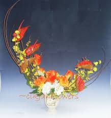Cikjahonlineflowers Crescent Shaped Floral Arrangement Gubangan Bentuk Bulan Sabit Modern Floral Arrangements Floral Arrangements Flower Arrangements